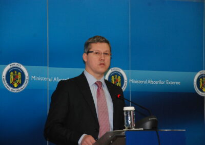 Prima conferință de presă în calitate de ministru interimar al Afacerilor Externe. (arhivă personală)